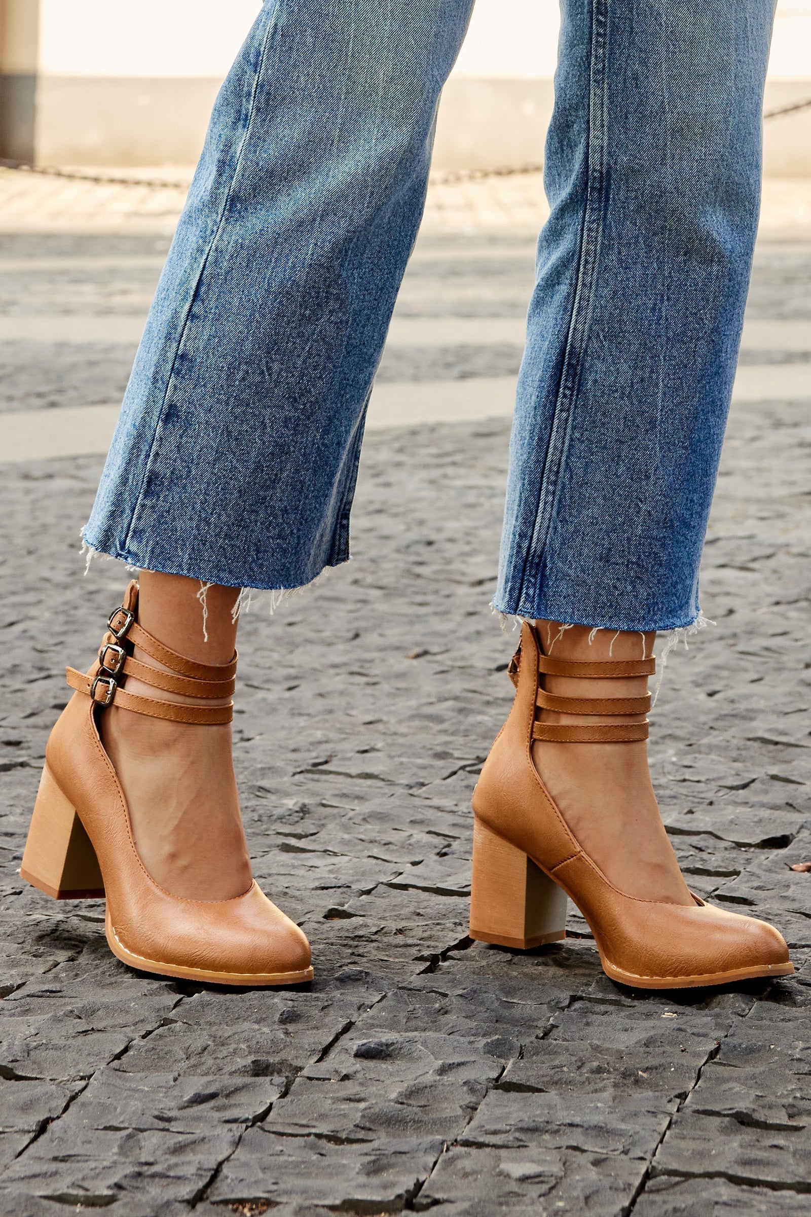 Casilda - Smooth Sandals with Ankle Strap and Thick Sole