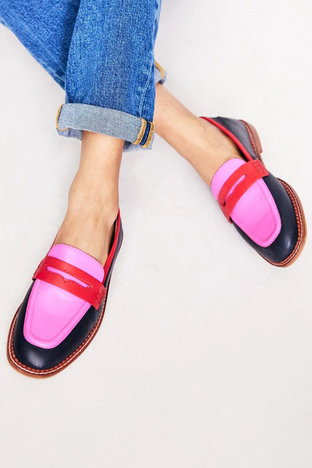 Lunessa – Black Loafers with Colored Accent