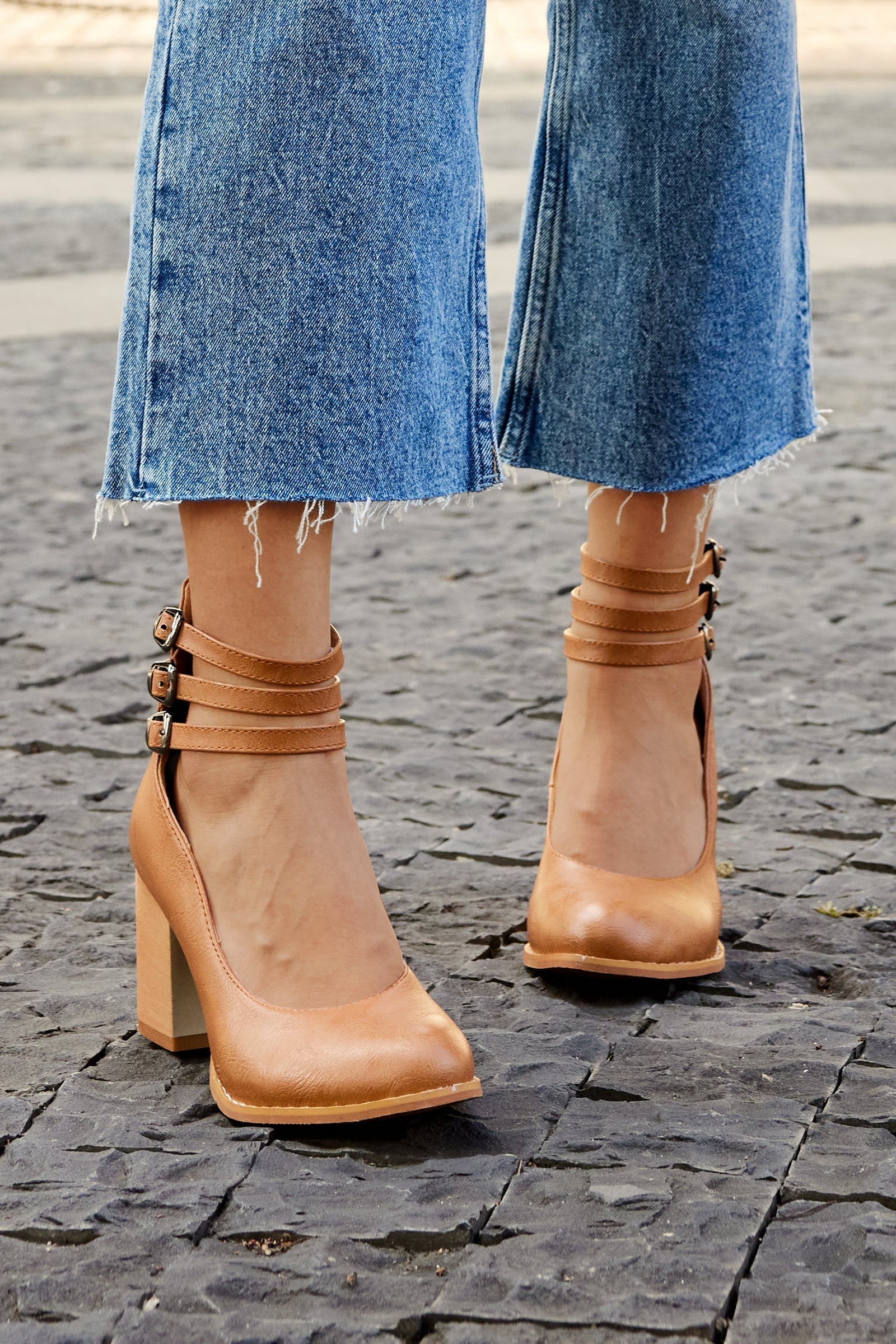 Casilda - Smooth Sandals with Ankle Strap and Thick Sole