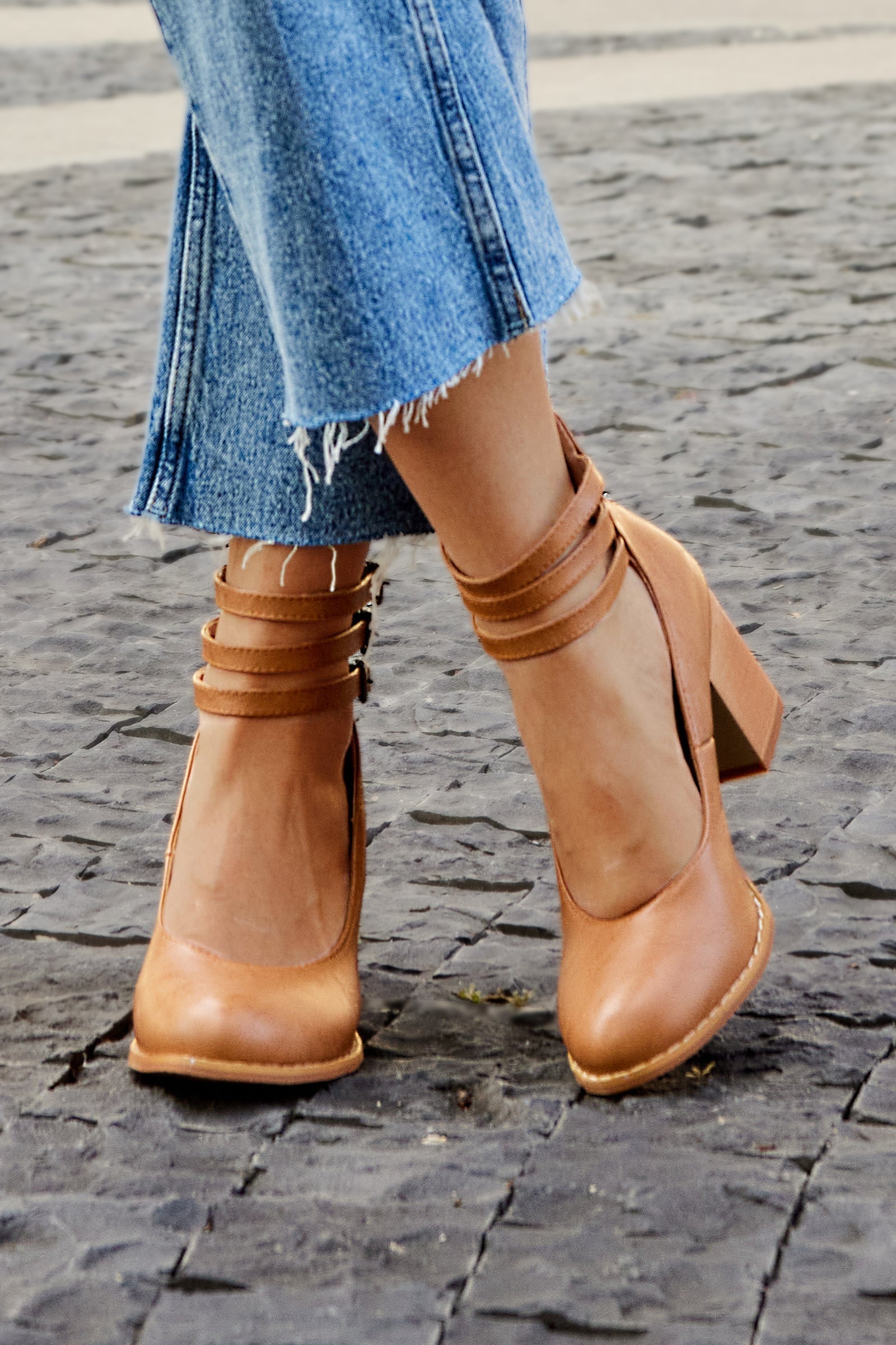 Casilda - Smooth Sandals with Ankle Strap and Thick Sole