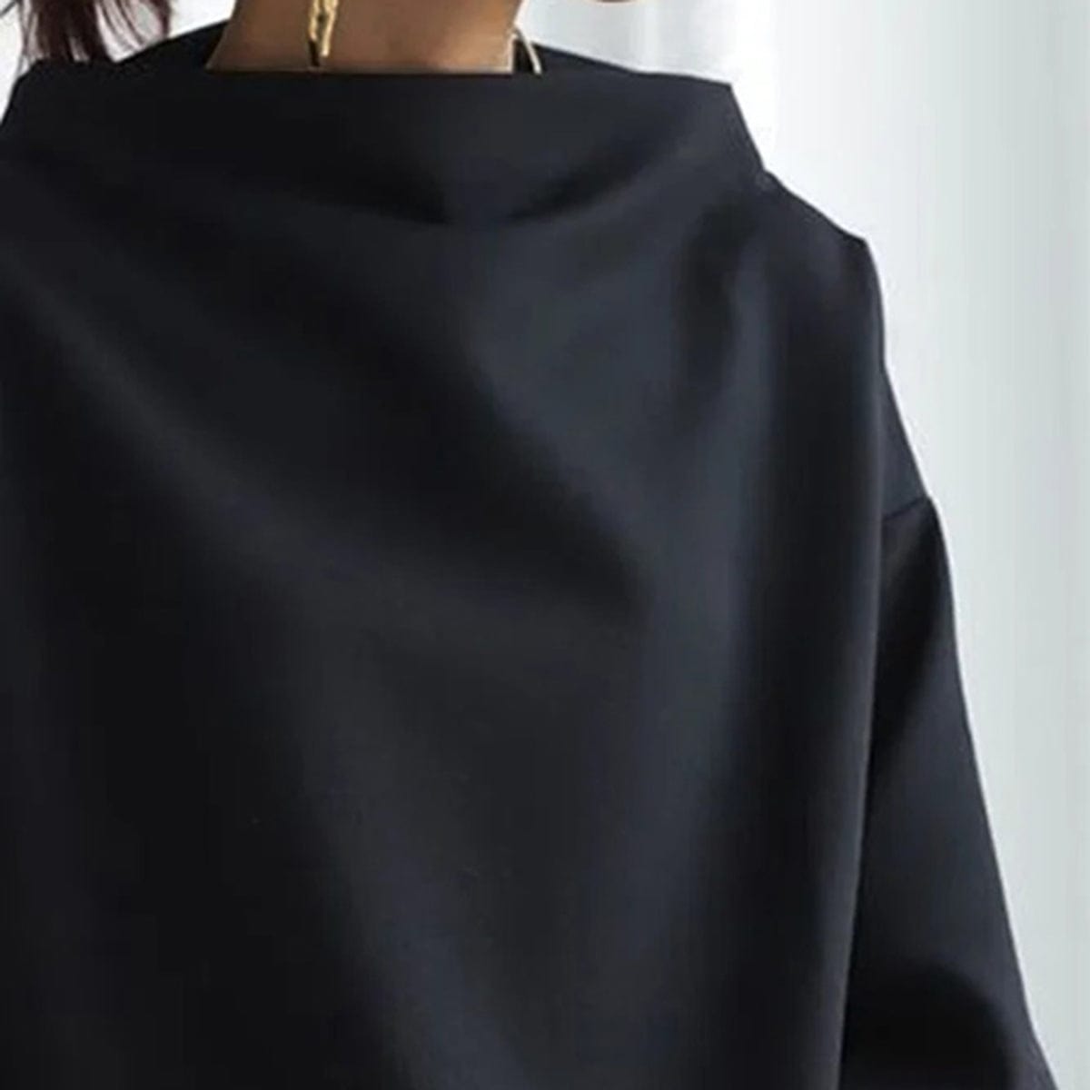 Lucia – Soft Loose High-Neck Sweater