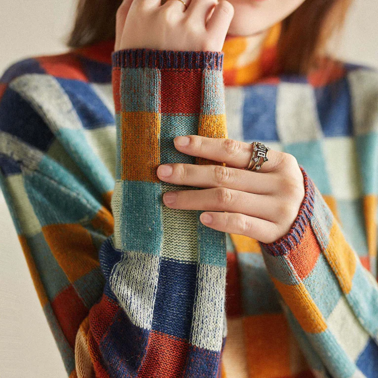 Isla  - Cozy Retro Sweater